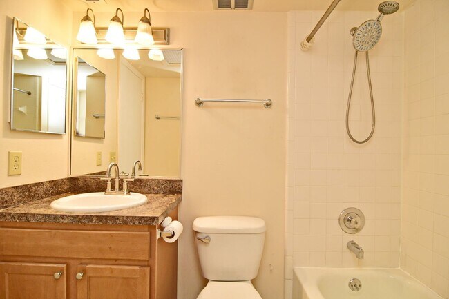 Building Photo - 2 Bed 2 Bath Audubon Place Condo