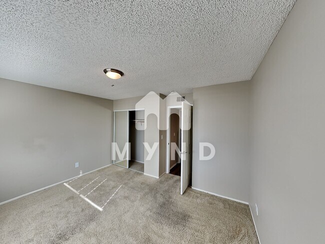 Building Photo - 6500 Country Club Dr Apt 1
