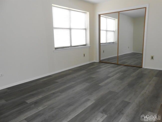 Building Photo - 512 Sharon Garden Ct