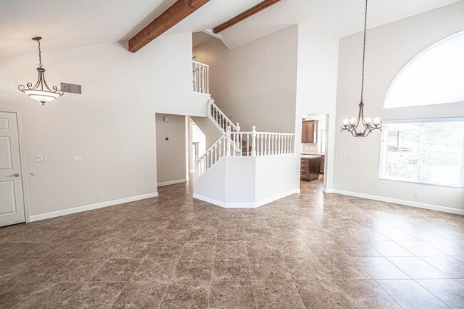 Building Photo - COMING SOON! 4 Bedroom Home for Rent in Santa Clarita!