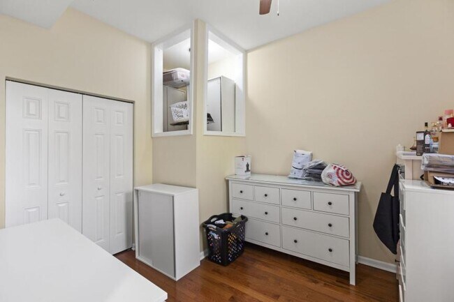 Building Photo - 3 bedroom in Chicago IL 60647