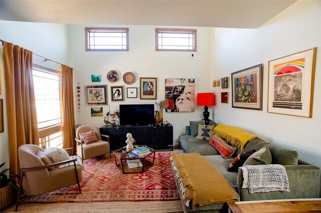 Building Photo - 405 S Park Dr
