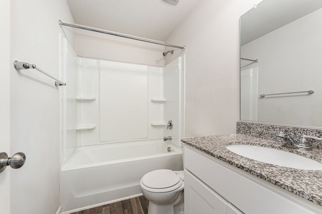 Building Photo - Recent Rent Reduction! Recent Rent Reduction - Charming Home for Rent in Thomasville – Peaceful L...