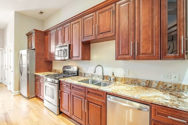 Building Photo - 2140 W Monroe St