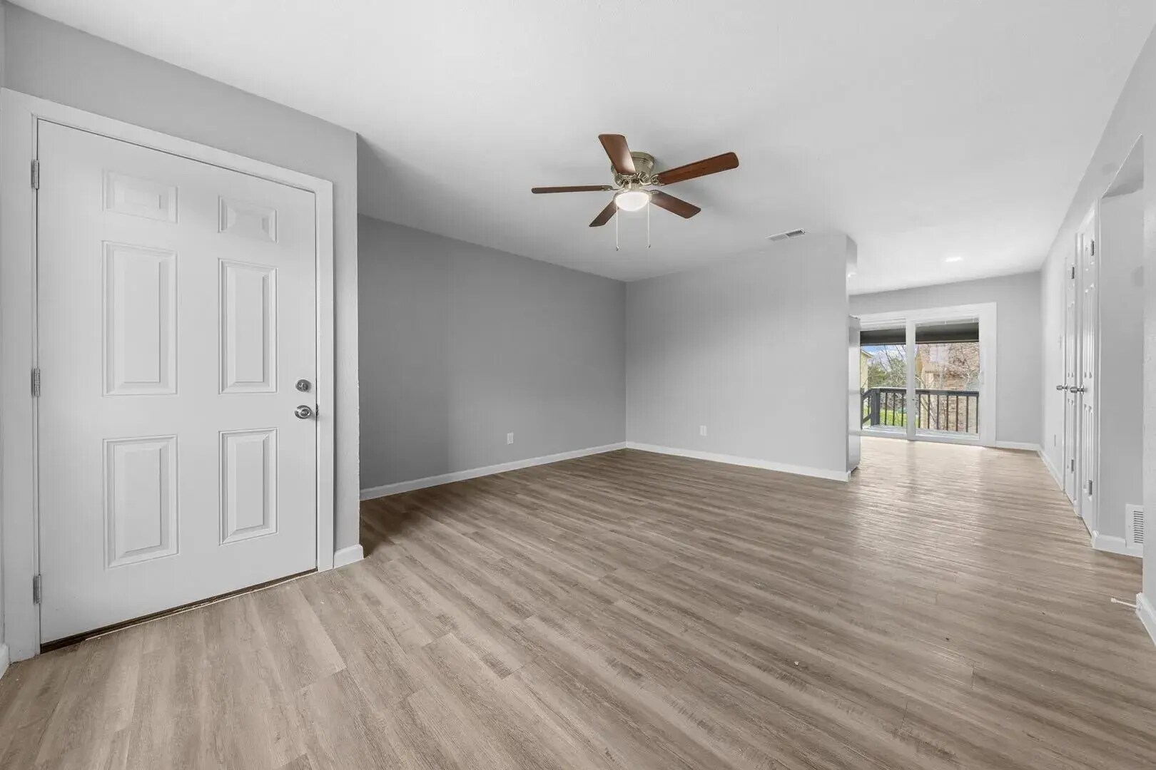 Living room - 124 Wind Ridge Dr