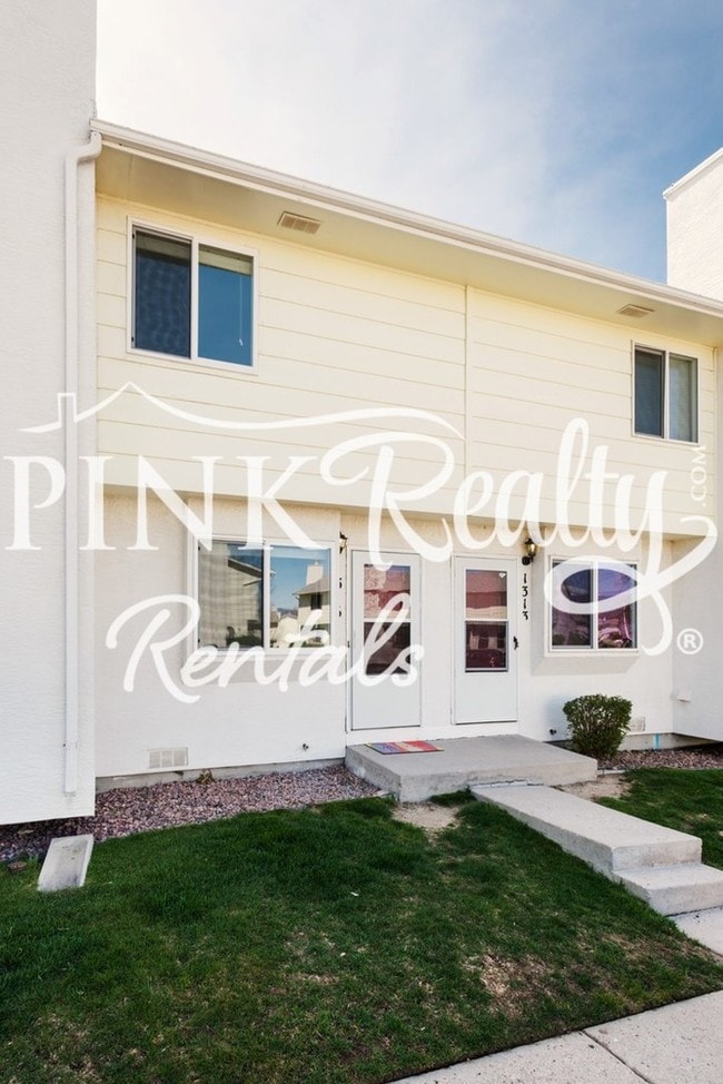 Building Photo - Great 2-Story Townhome in Soaring Eagle