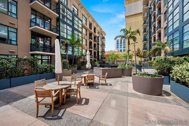 Building Photo - 530 K St