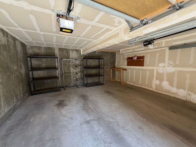 Building Photo - 1651 Zamia Ave