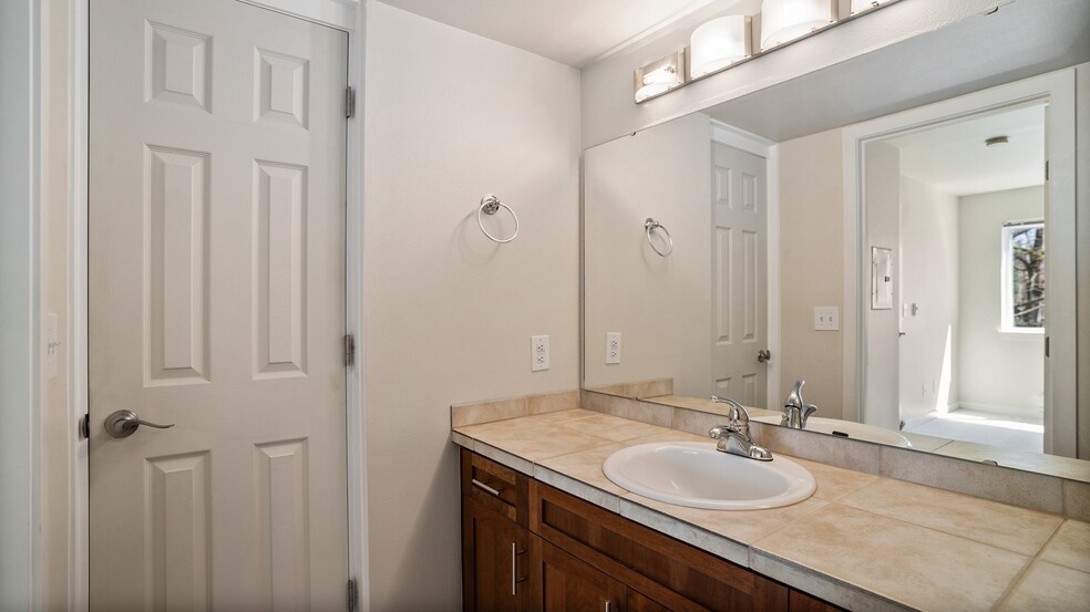 Master bath - 3910 243rd Pl SE