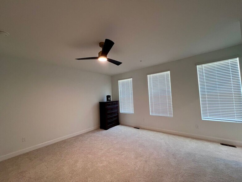 Building Photo - 406 Gaston Pk Ln