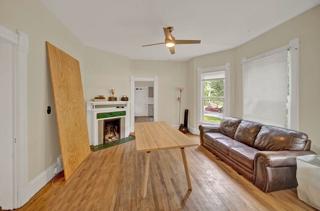 Building Photo - 2137 Maple Ave