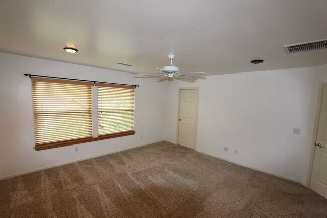 Building Photo - 2100 N Timberline Rd