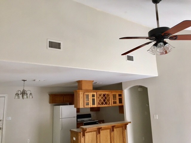 Building Photo - 1604 E Quail St