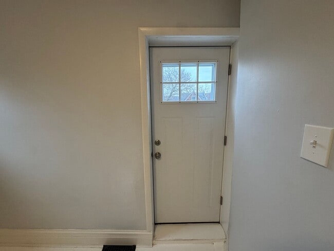 Building Photo - Charming and spacious 5BR Home in East Liberty