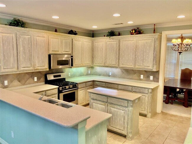 Building Photo - 614 Killarney