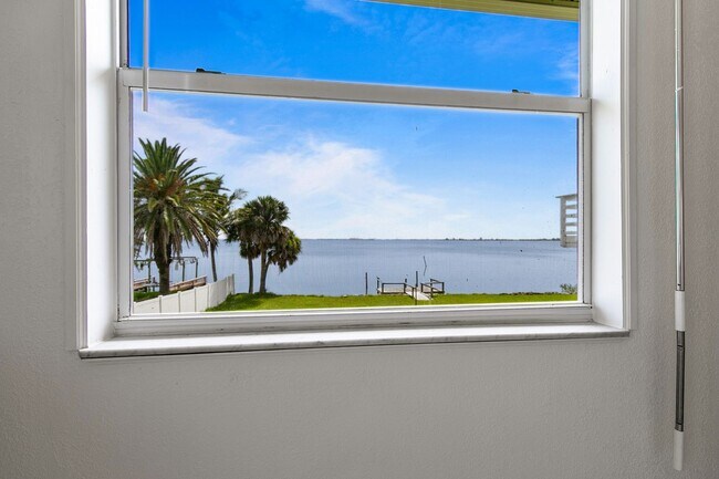 Building Photo - 7810 S Tropical Trail