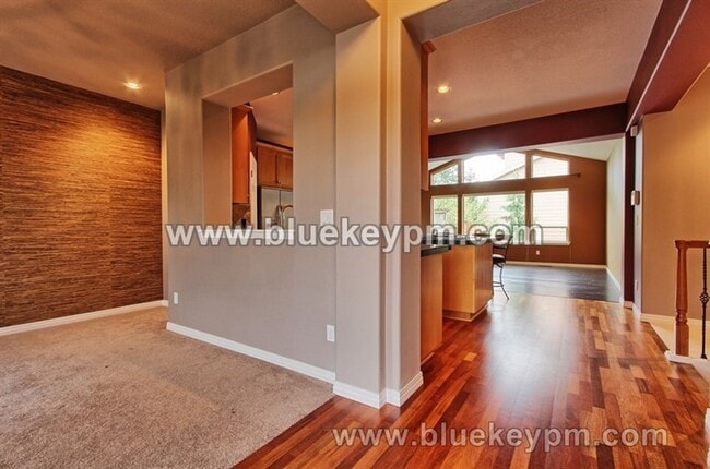 Building Photo - 4 Bed, 3 Bath Home in Happy Valley with Pr...