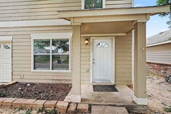 Building Photo - 1733 Vineridge Ln
