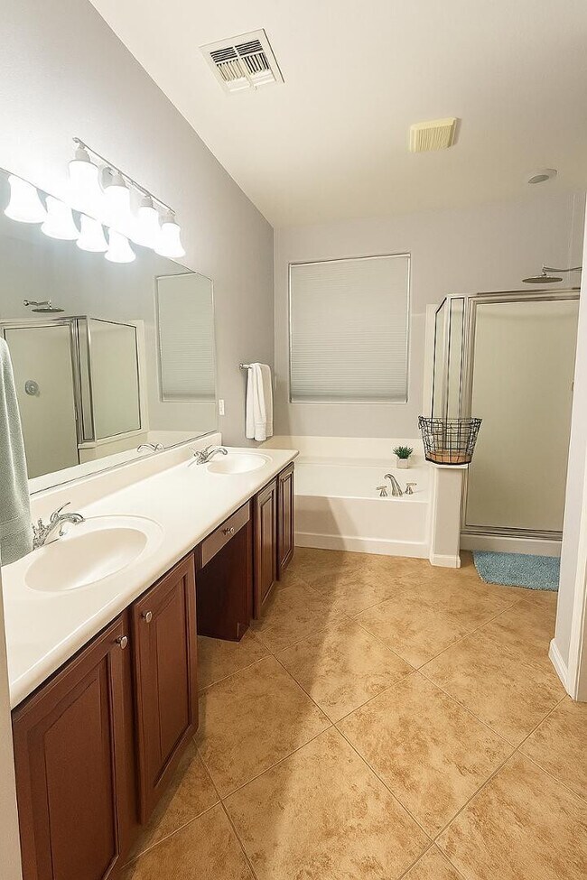 Building Photo - 15697 W Westview Dr