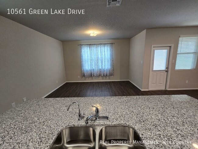 Building Photo - 10561 Grn Lk Dr