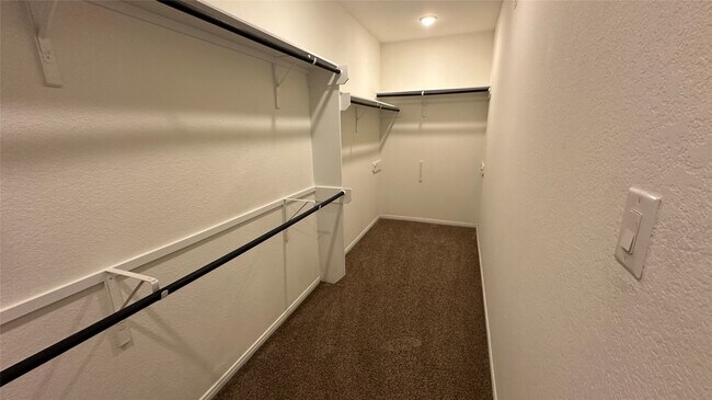 Building Photo - 14046 Sand Ridge Crossing