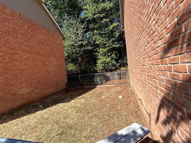 Building Photo - 2402 Sycamore Ave