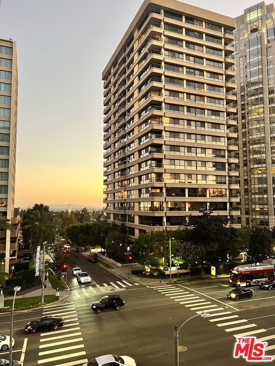 Building Photo - 10747 Wilshire Blvd