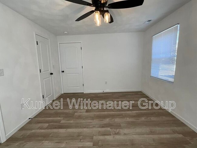 Building Photo - 5 Lakewood Dr