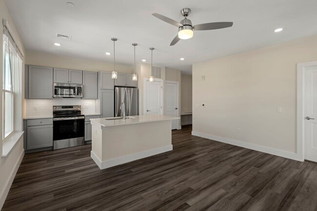 Building Photo - The Pointe at Overlook