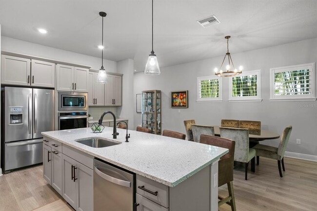 Building Photo - 408 S Matanzas Ave