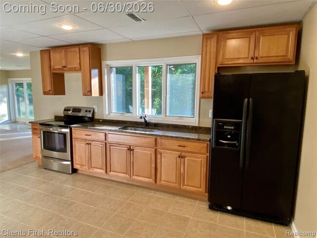 Building Photo - 7233 Oakwood Dr
