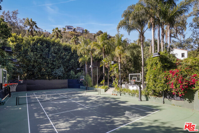 Building Photo - 1930 Laurel Canyon Blvd