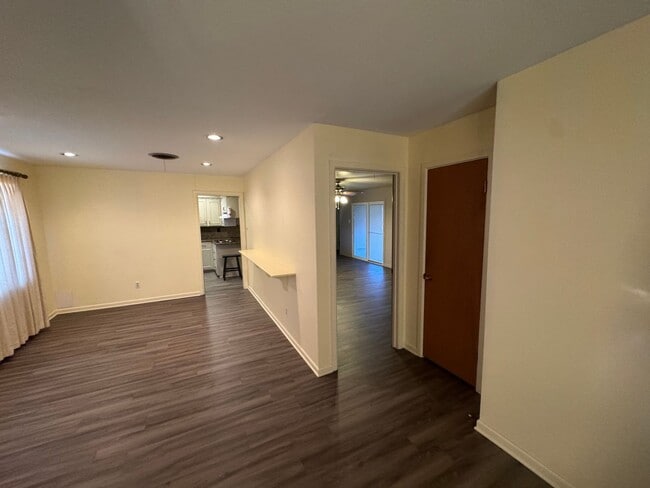 Building Photo - 550 E N 19th St