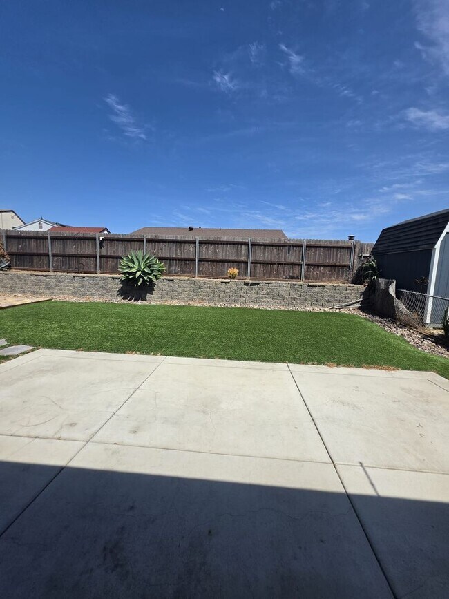 Building Photo - Beautiful 3 bedroom 2 bath Home in Imperial Beach