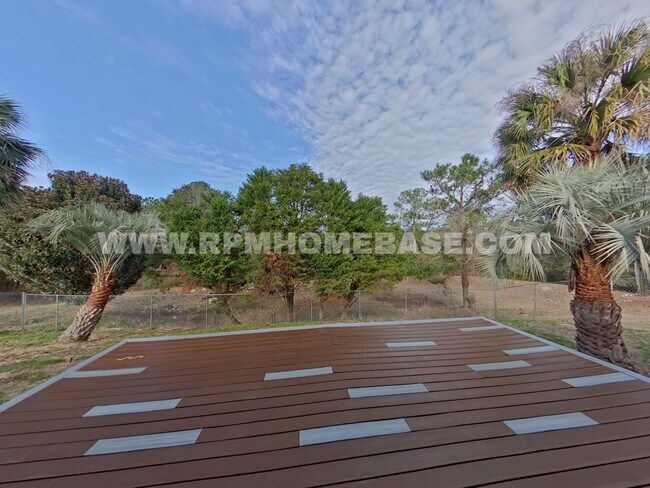 Building Photo - Move-In Ready 4-Bedroom Home Near Duke Field & Eglin AFB – Pet Friendly