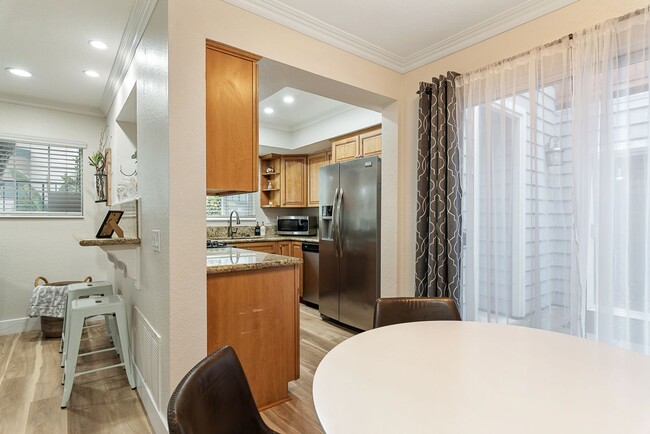 Building Photo - Furnished 3BR PB Gem – Walk to Beach & Bay