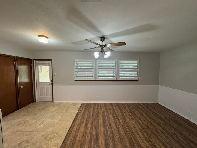 Building Photo - Welcome to this charming 3-bedroom, 1.5-bathroom home with easy access to FT. SAM, BAMC, RANDOLPH...