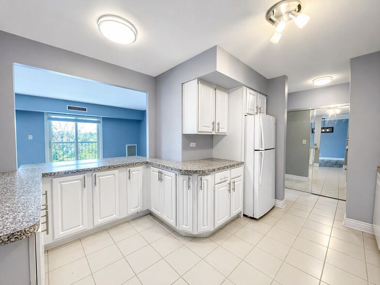 Building Photo - 1615 E Central Rd