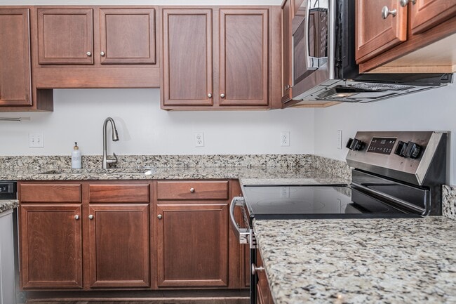 Building Photo - 312 Hawks Bluff Dr