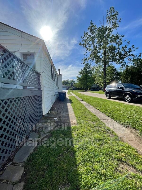 Building Photo - 1227 S College Ave