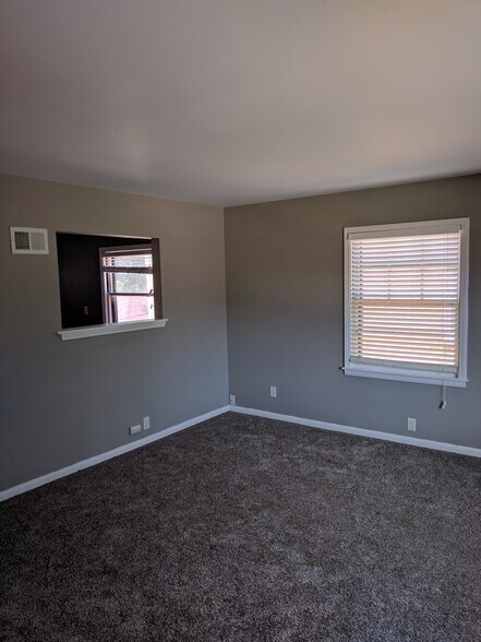 Building Photo - 6423 Powell Pl