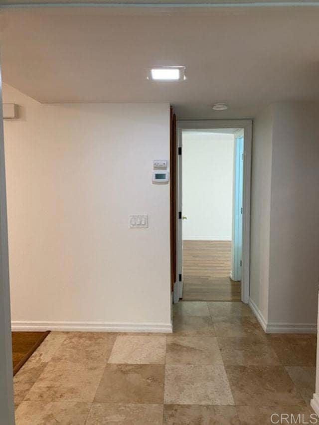 Building Photo - 546 Via De La Valle