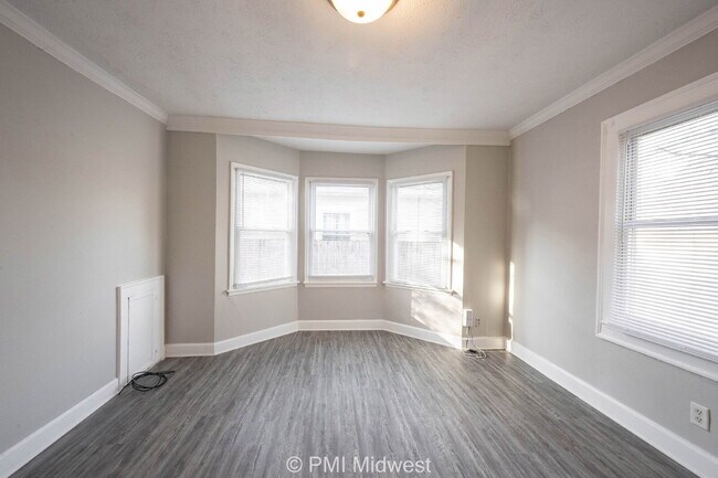 Building Photo - "Charming 3-Bedroom Haven with Spacious Living in Indianapolis – 2,190 Sq Ft of Comfort!"