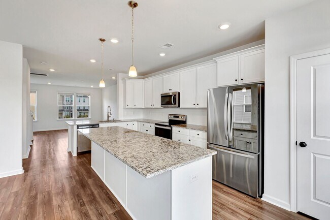 Building Photo - Recess Pointe’s One and Only Duplex! 3 Sto...