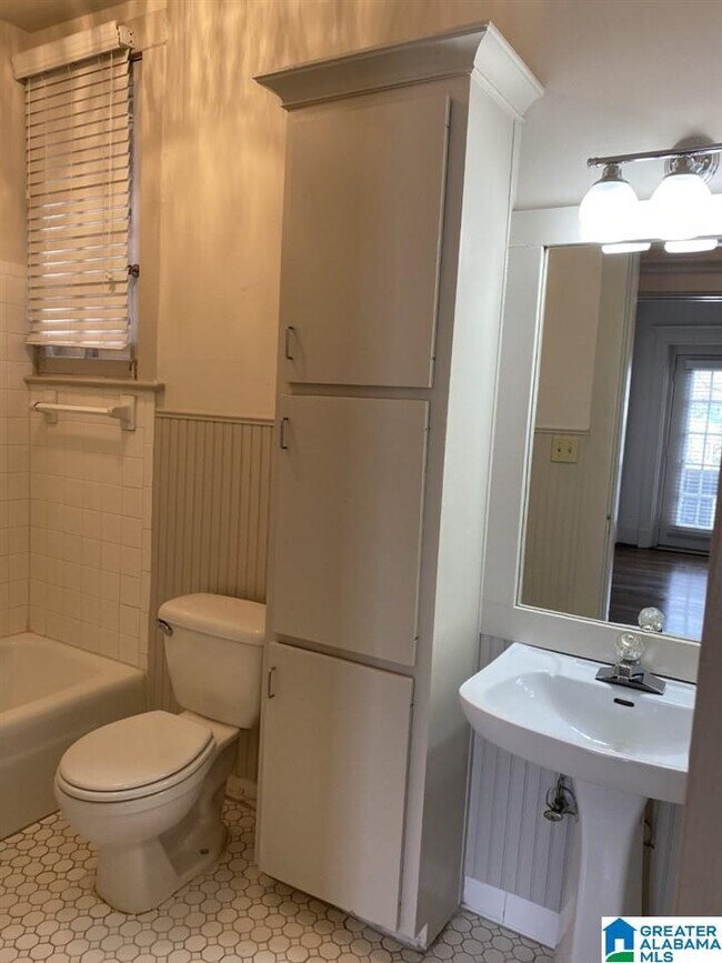 Building Photo - 1300 20th St S