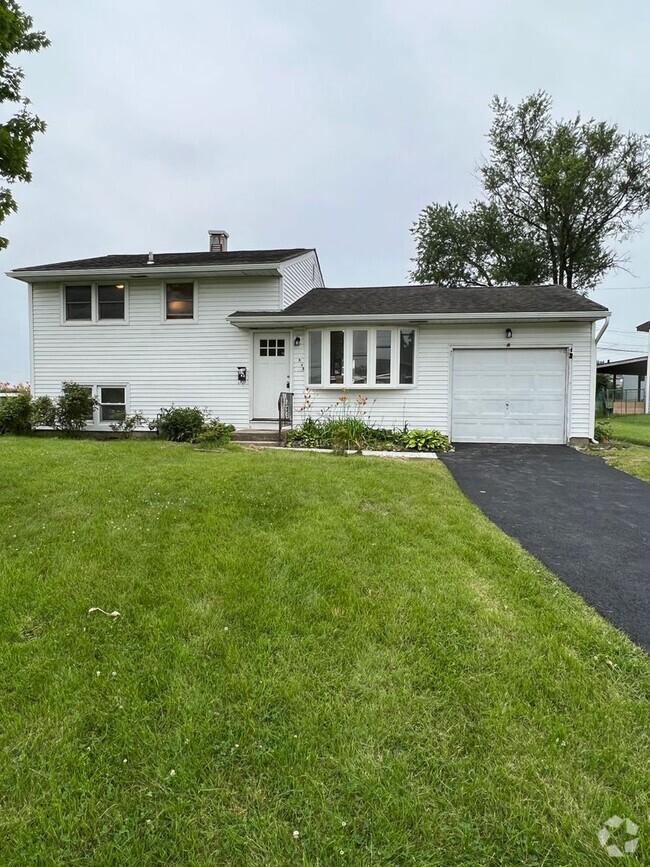 Building Photo - Bensalem 3 bedroom 1 bath + Basement near ...