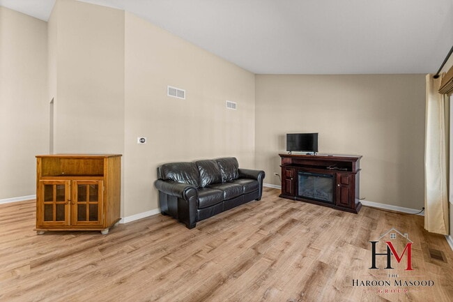 Building Photo - 9241 Windsor Pkwy