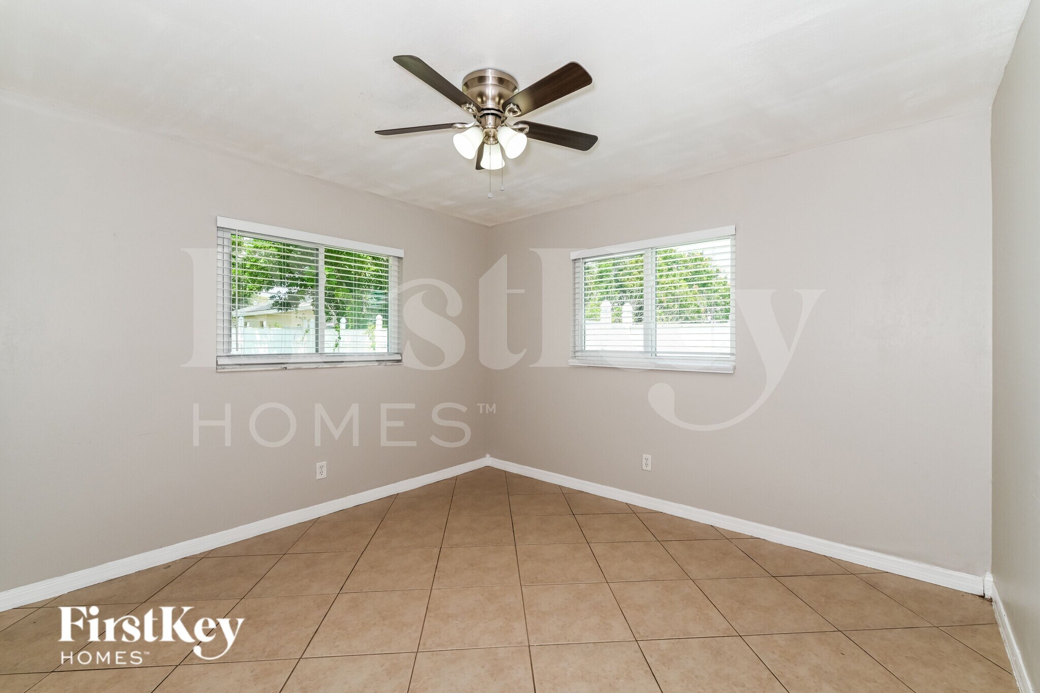 Building Photo - 528 SE 17th Ave