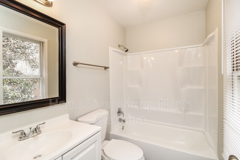 Building Photo - 4627 Lawndale Dr