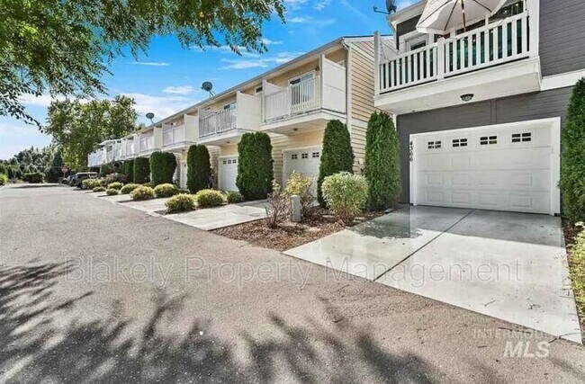 Building Photo - 4366 N Five Mile Rd